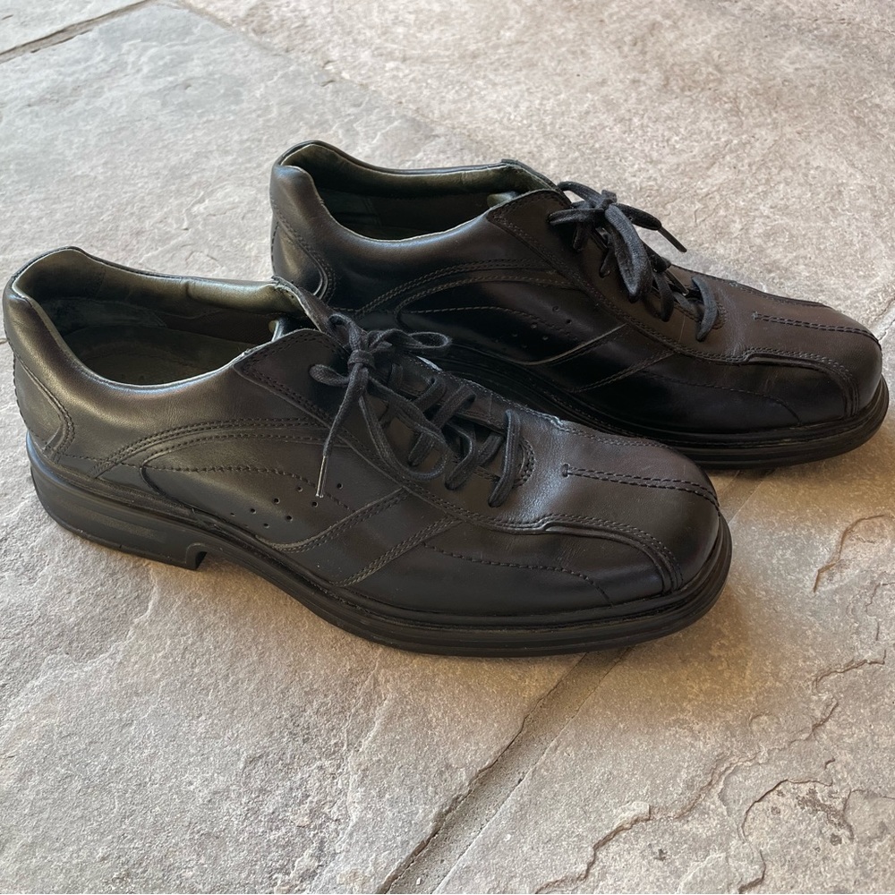 Clarks Men’s Black Shoe Size 10